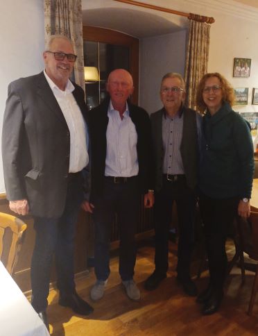 Vorstand GV sowie in der Mitte Clemens Kromer und Roland Kromer